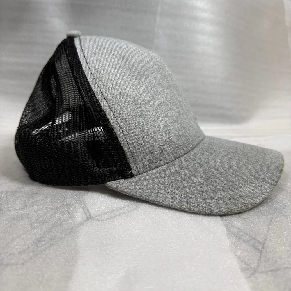 Oakley‎ Classic Mid Trucker Hat OSFA Gray Black Mesh Snapback Adjustable Logo